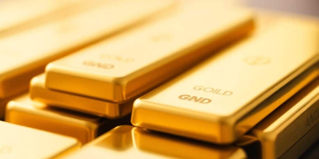 Des lingots d'or empilés, brillants et attrayants.