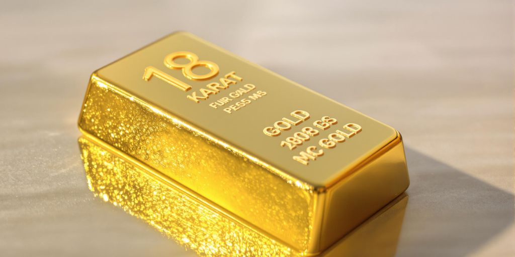 Barre d’or 18 carats brillant sur fond lisse et sombre.