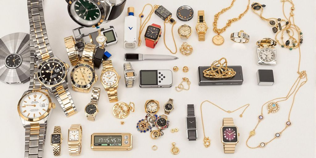 Différents objets de valeur comme bijoux, montres et œuvres d'art