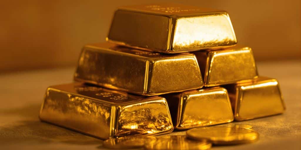Lingots d'or brillants et pièces d'or sûres