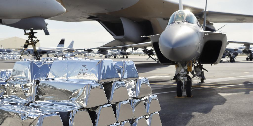 Lingots d'argent stratégiques et avions militaires modernes