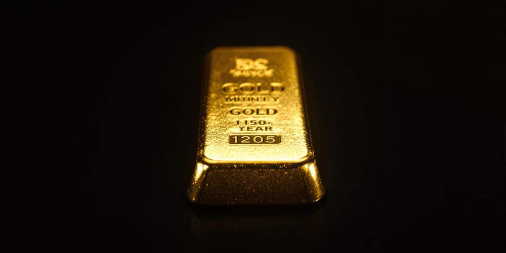 Lingot d'or sur fond noir