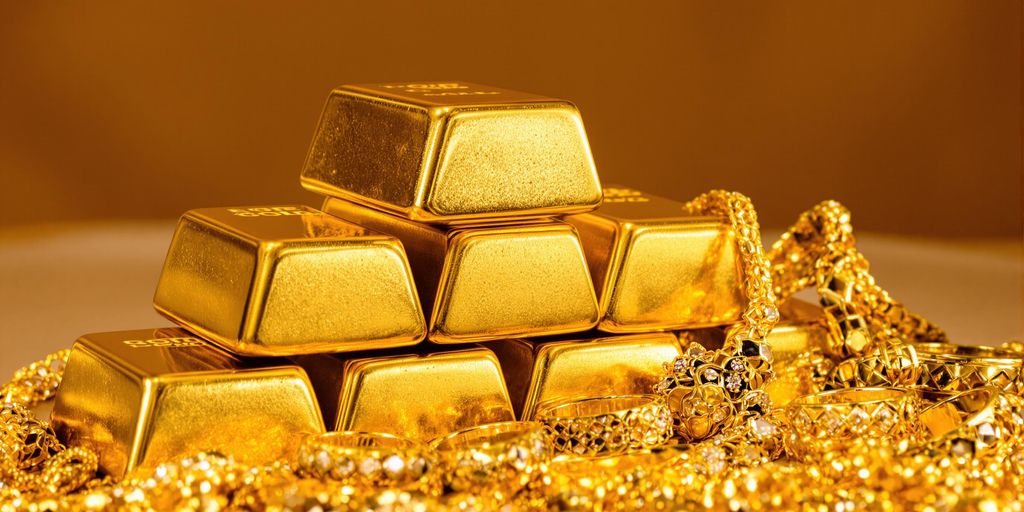Lingots d'or brillants avec bijoux