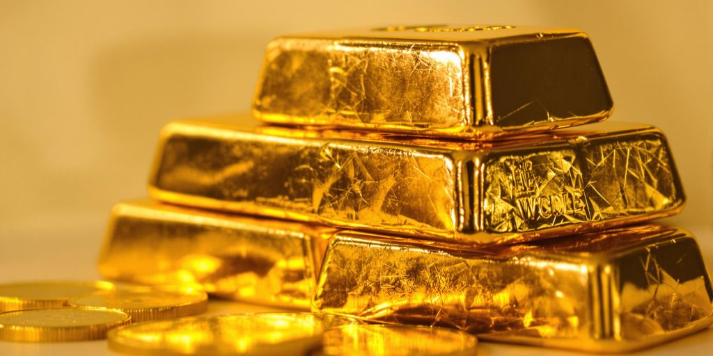 Lingots d'or et pièces d'investissement brillants