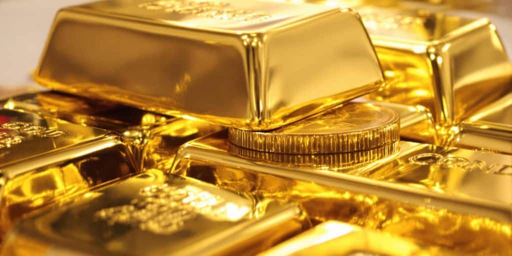 Lingots d'or brillants et pièces d'or