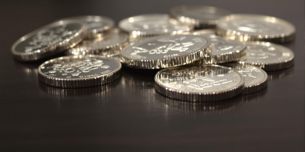 Pièces d'argent sur table