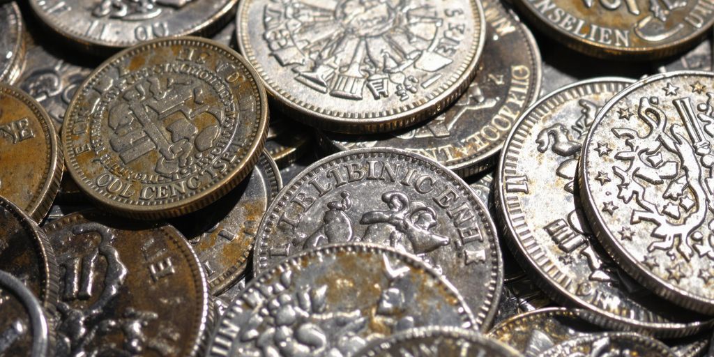 Pièces en argent anciennes et brillantes
