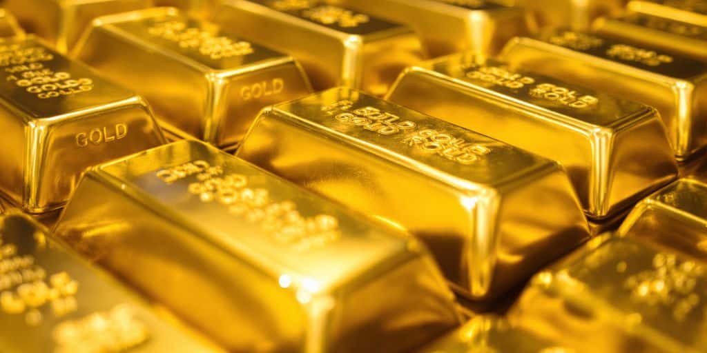 Lingots d'or brillants empilés