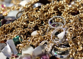 Bijoux cassés, or et argent