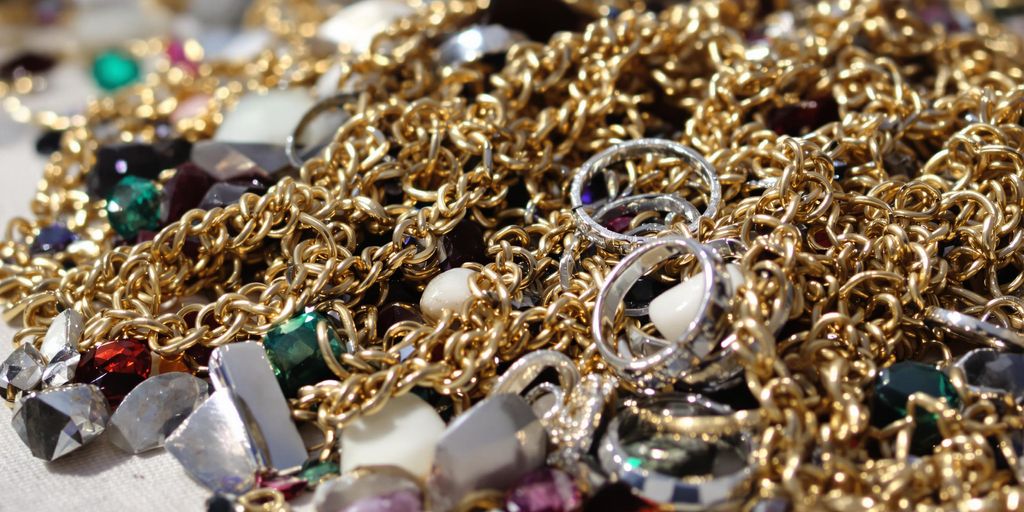 Bijoux cassés, or et argent