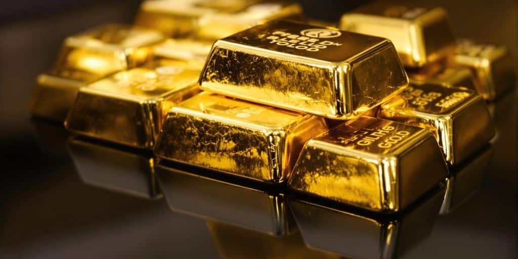 Mini lingots d'or brillants empilés