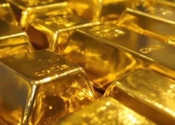 Lingots d'or purifiés dans un laboratoire.
