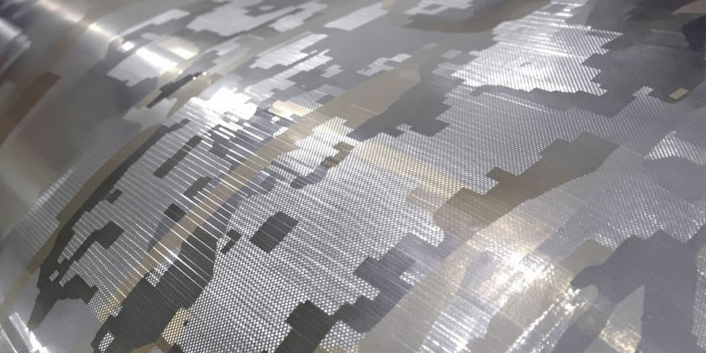 Surface métallique d'avion avec revêtement protecteur.