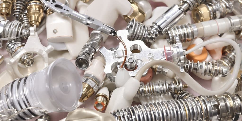 Des implants médicaux et des dispositifs thérapeutiques.