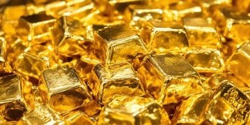 Lingots d'or brillants dans une pile.