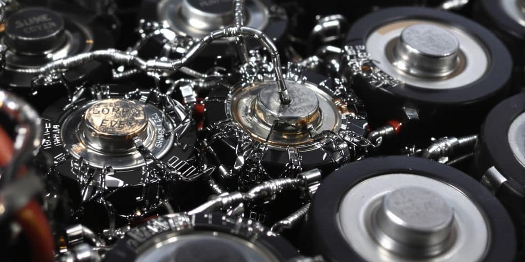 Électrodes de batterie dans un dispositif de stockage d'énergie.