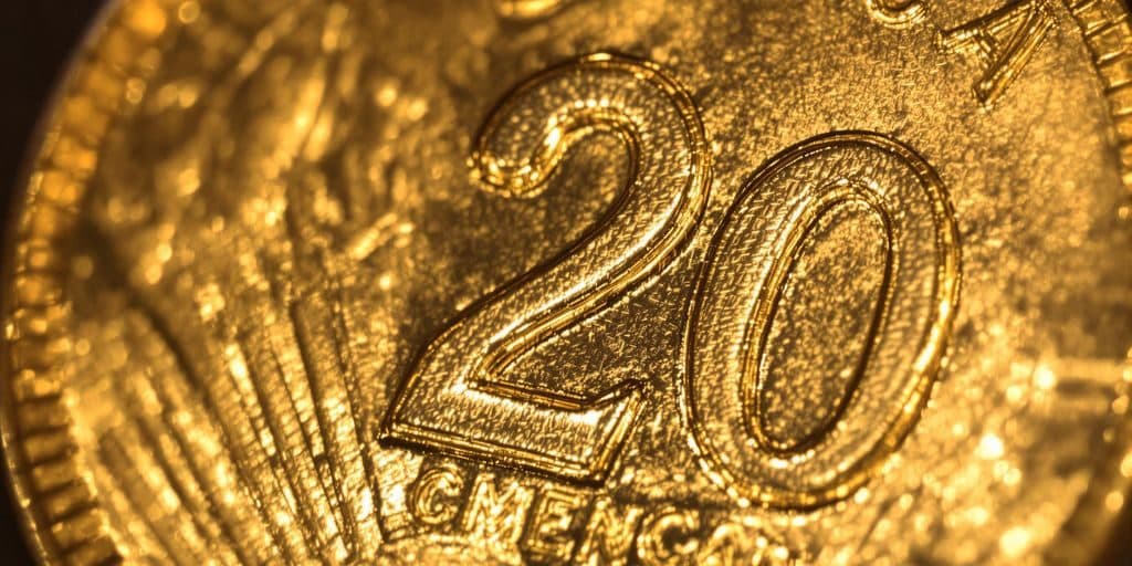 Gros plan sur une pièce d'or américaine de 20 dollars de 1924.