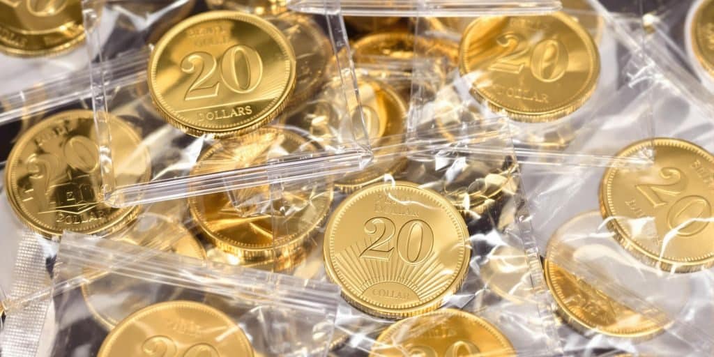 Pièces d'or de vingt dollars dans des écrins.