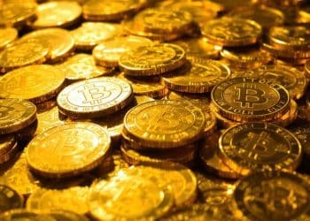 Pile de pièces d'or s'élevant