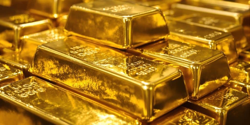 Lingots d'or brillants sous une lumière tamisée.
