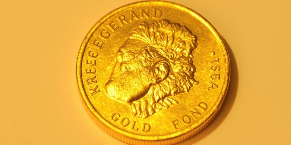 Pièce d'or Krugerrand sur fond neutre.