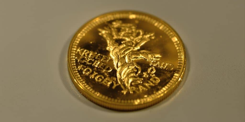 Pièce d'or Krugerrand brillante et détaillée.